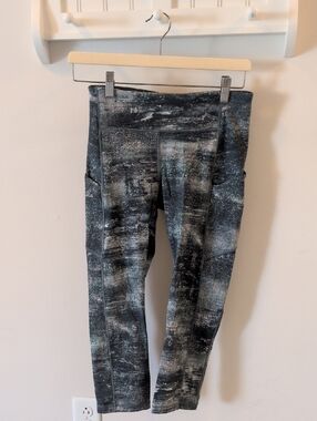 Women's Lululemon Leggings Capri Length Size 6